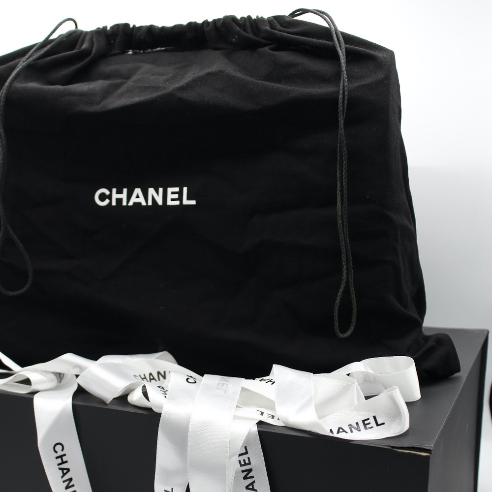 Chanel Caviar Quilted Maxi Double Flap Black - Picture 3 of 16